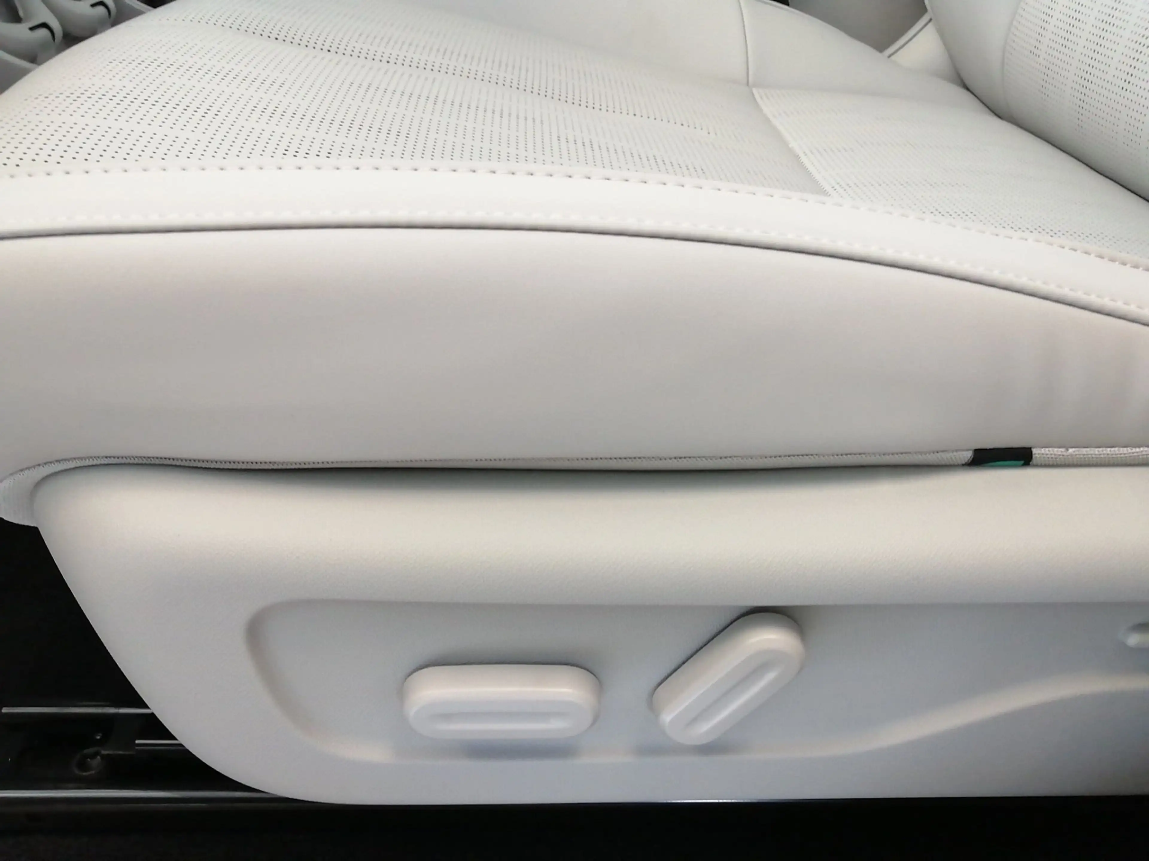 Leapmotor B10 1.5 (18 W REEV Design ACC AUT Bel.Sitz LED — photo 8