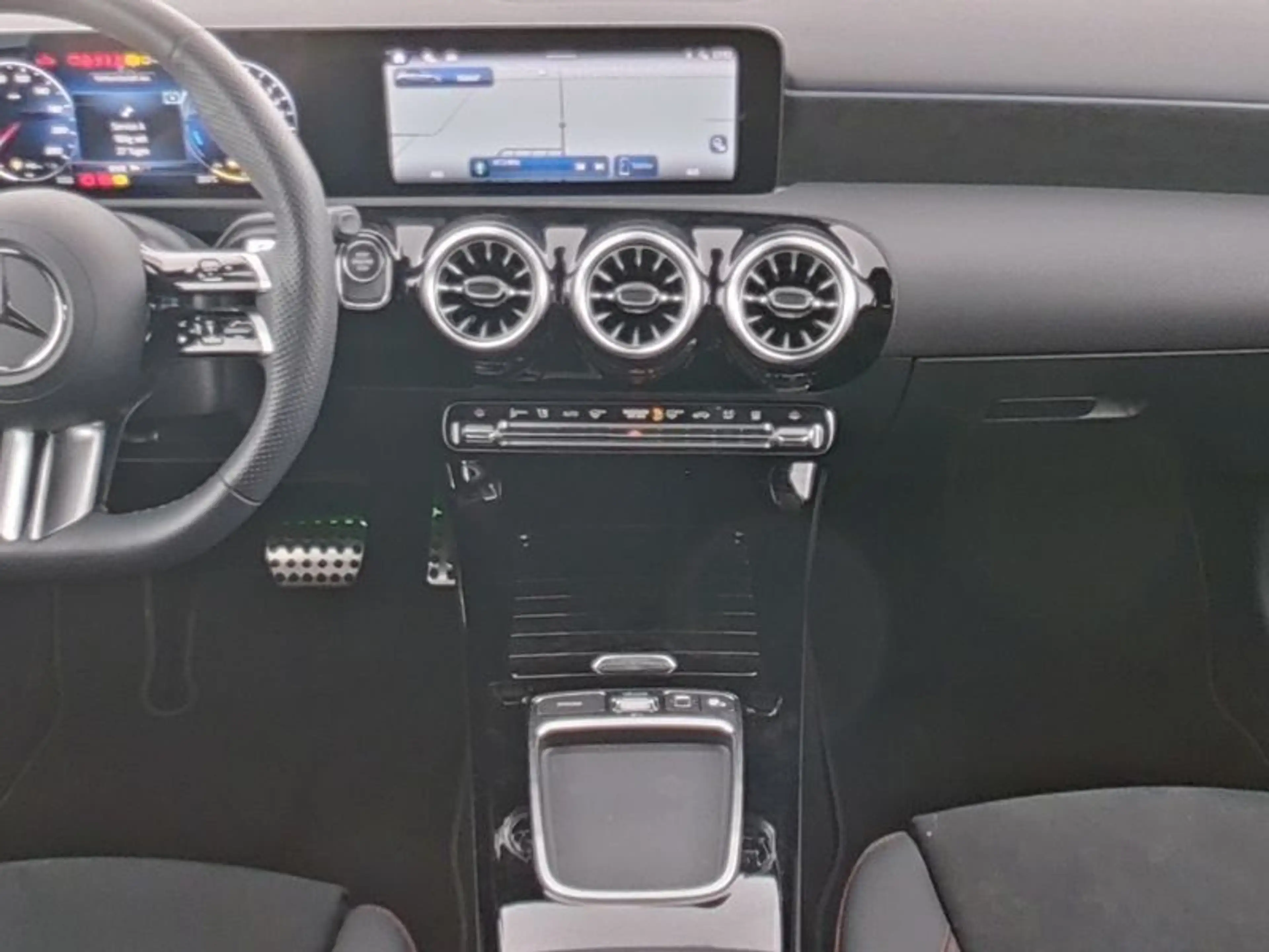 Mercedes-Benz A 250 e AMG Plus*PAno*HUD*Distro*Burm*22kW*Night — photo 5