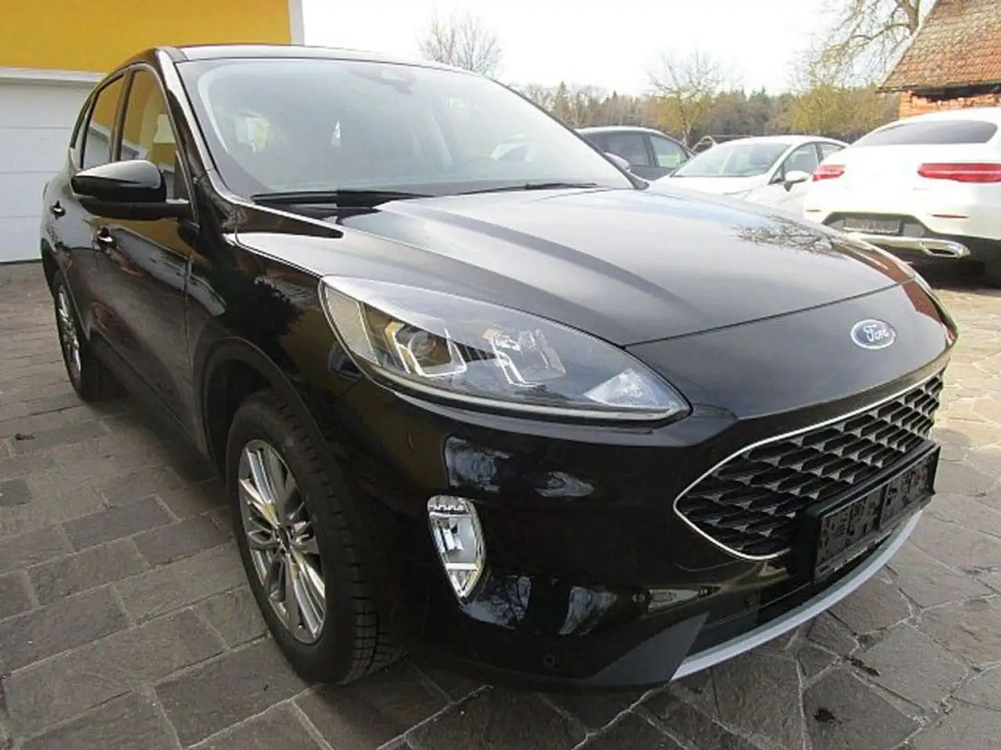 Ford Kuga 2,0 EcoBlue AWD Cool & Connect Aut. Schwarz - 2