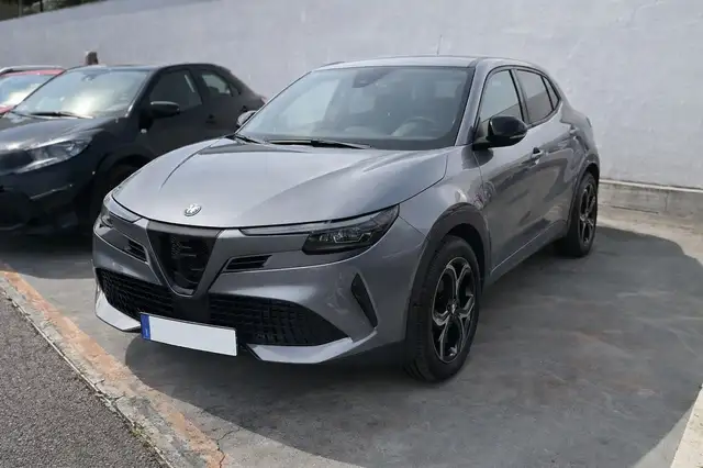 Alfa Romeo Junior 1.2 Hybrid ibrida