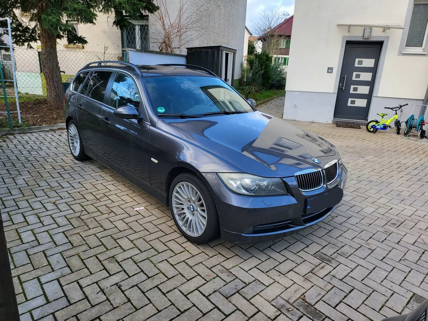 BMW 330 330d DPF Touring Aut. Tüv 2025 / Navi Prof / Xenon Grau - 1