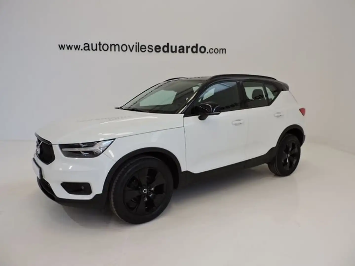 Volvo XC40 T3 Momentum Core Aut. Blanco - 1