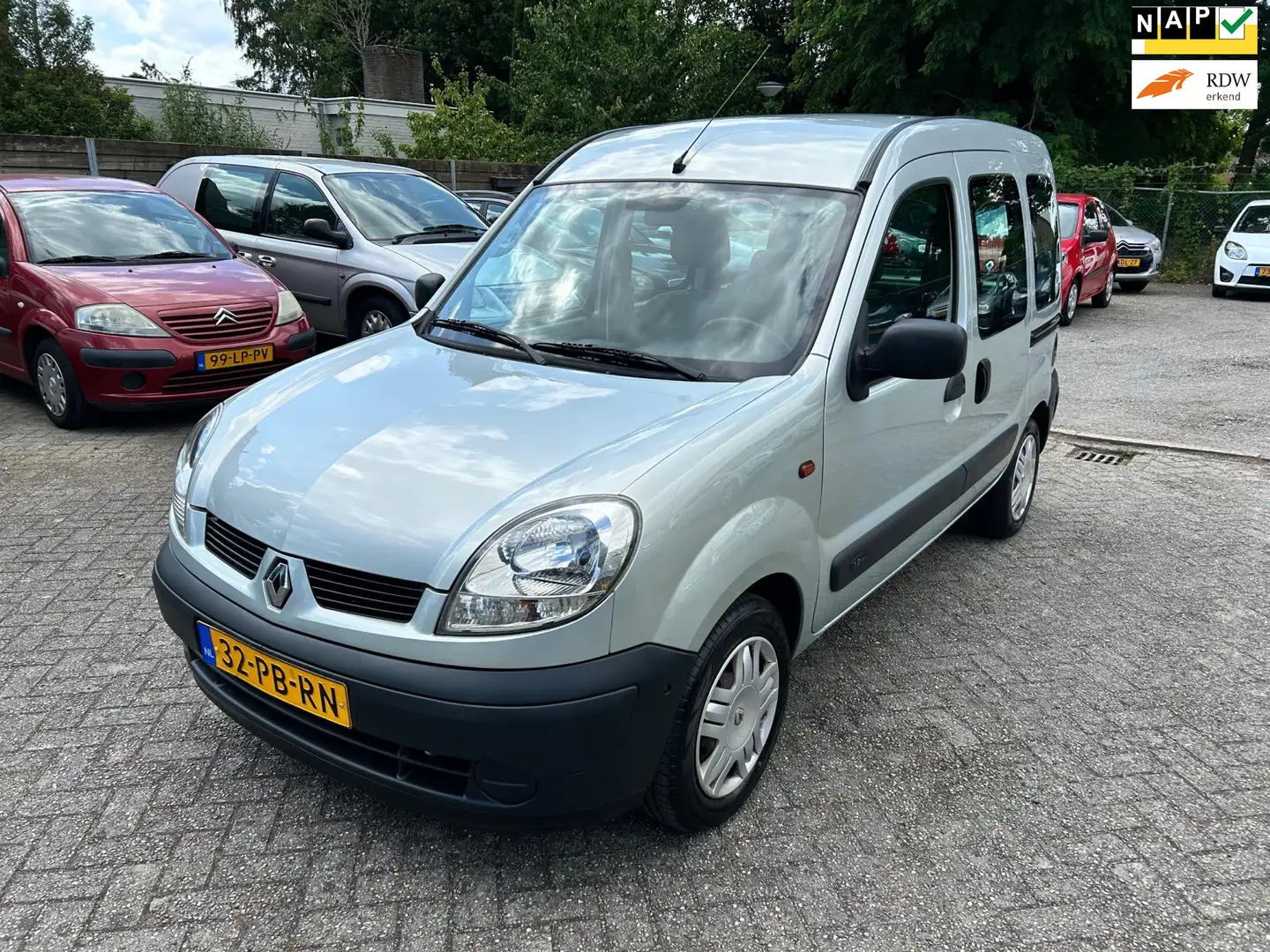 Renault Kangoo 1.2-16V Privilège // Benzine // Personen Gris - 1
