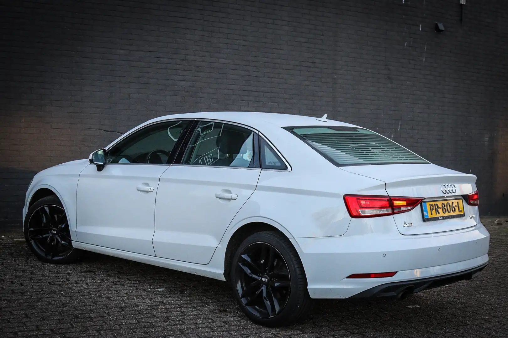 Audi A3 Limousine 1.0 TFSI Pro Line Net binnen - Nu al te Wit - 2