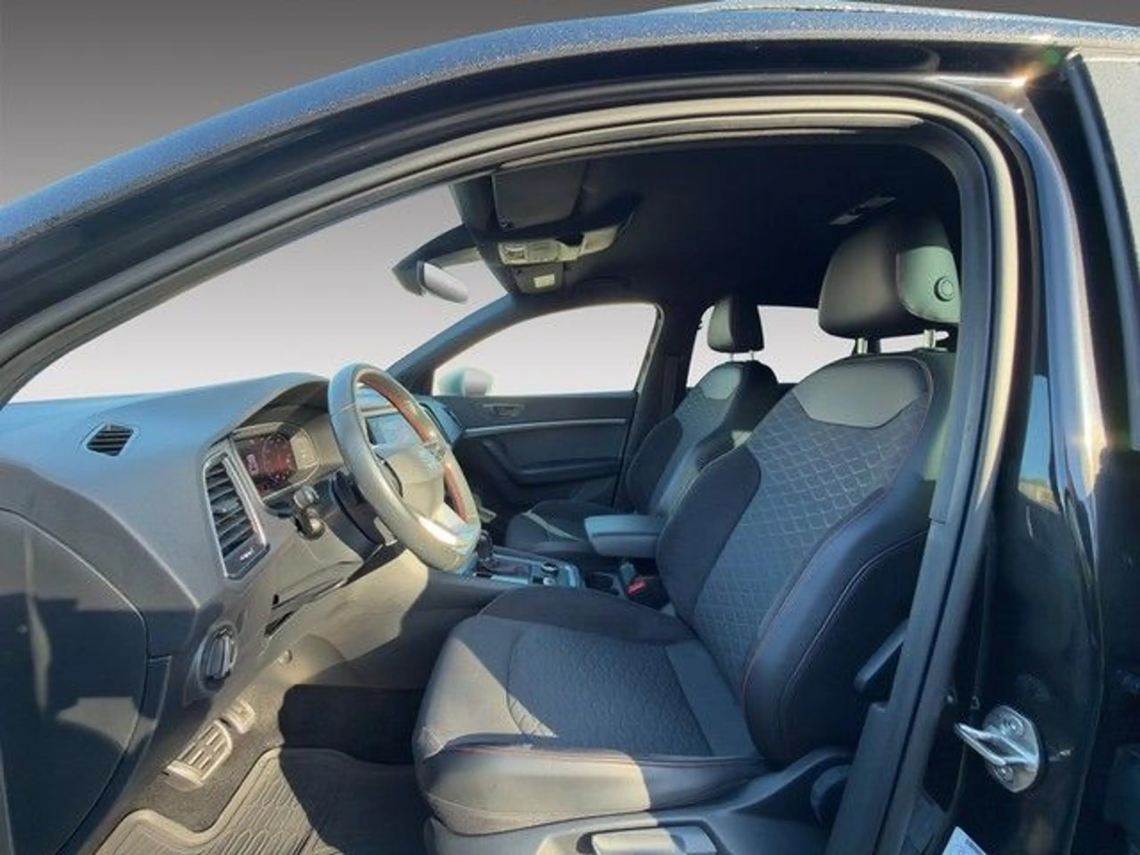 SEAT Ateca 2.0 TSI 4Drive DSG FR AHK Standhzg. — photo 12