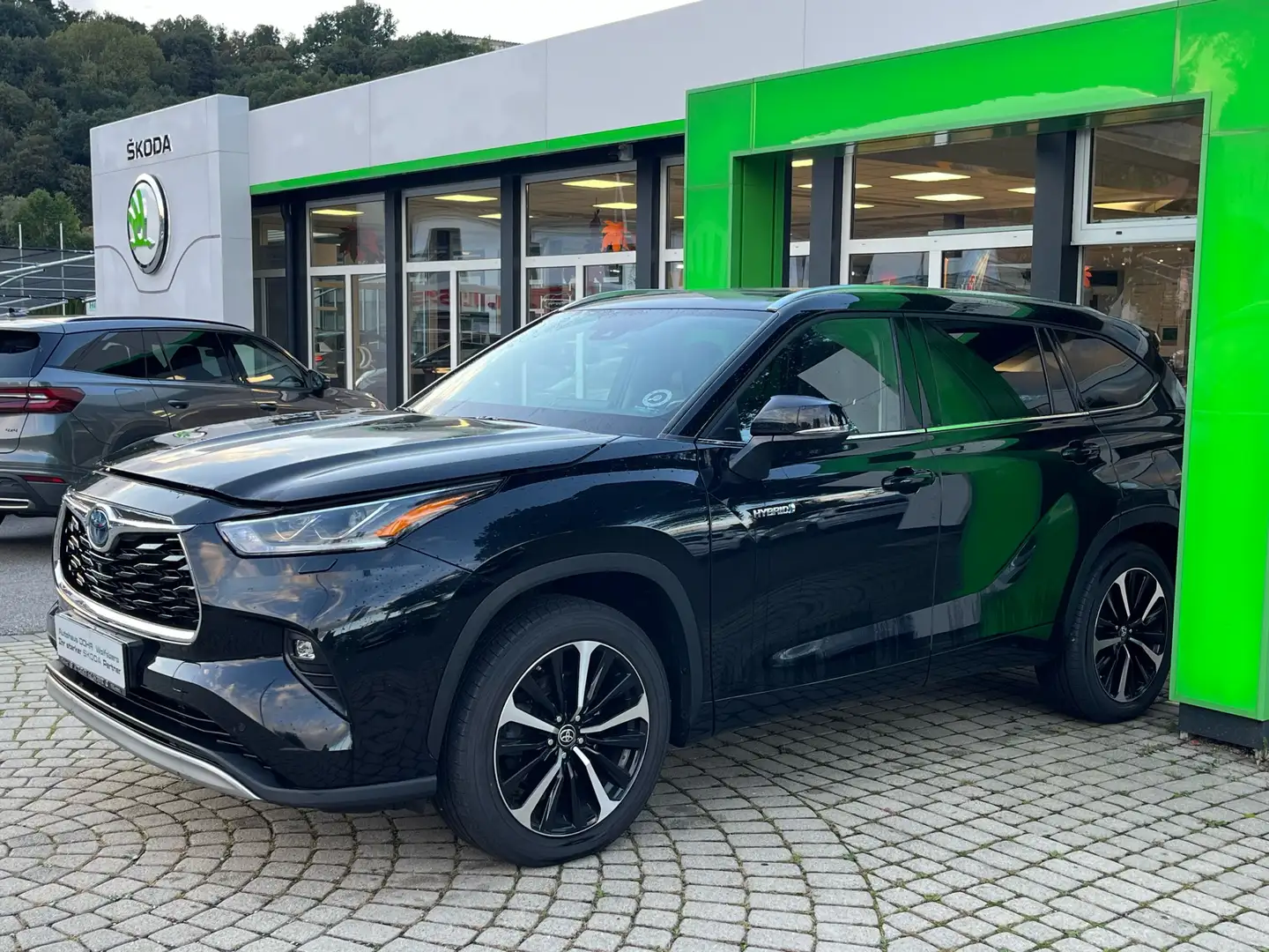 Toyota Highlander 2,5 Hybrid VIP AWD Чёрный - 2