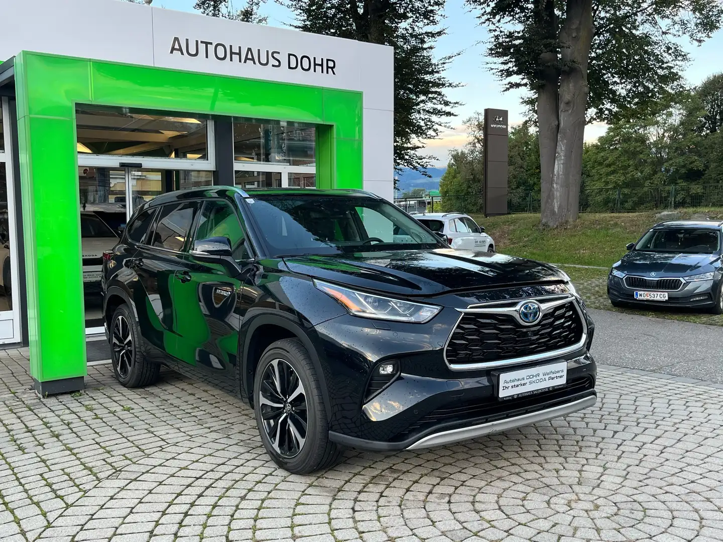 Toyota Highlander 2,5 Hybrid VIP AWD Чёрный - 1
