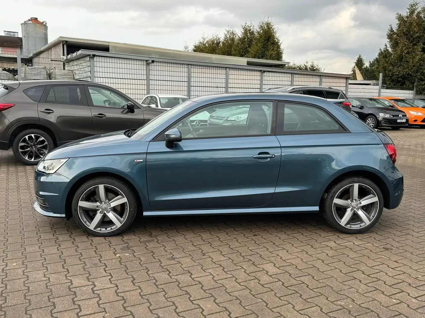 Audi A1 S-line *Navi*Euro6*Garantie* Blau - 2
