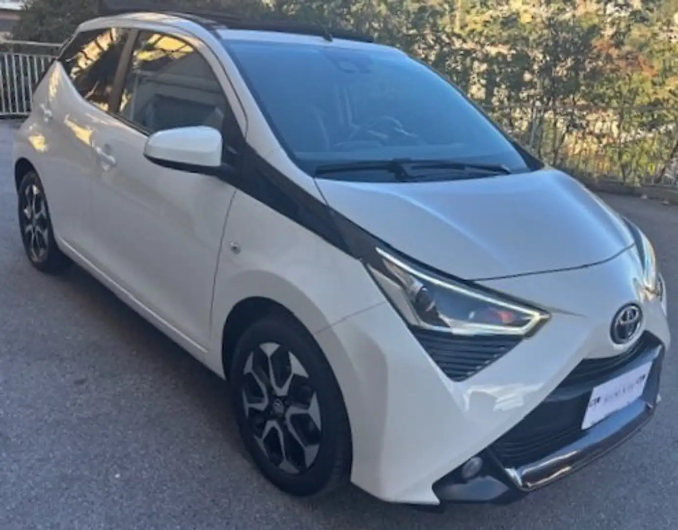 Toyota Aygo Cabrio 1.0 VVT-i 72CV 5P. M-MT X-Wave Bianco - 1