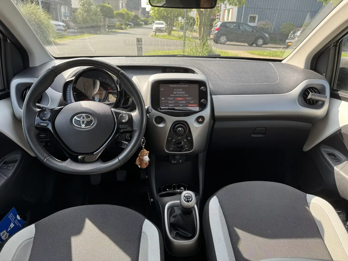 Toyota Aygo 1.0 VVT-i x-play Wit - 2