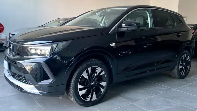 Opel Grandland view 3