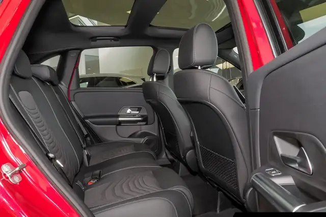 Mercedes-Benz B Class view 9