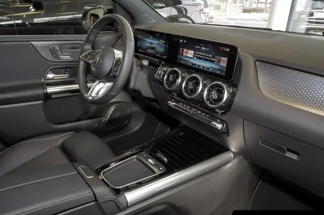 Mercedes-Benz B Class view 7
