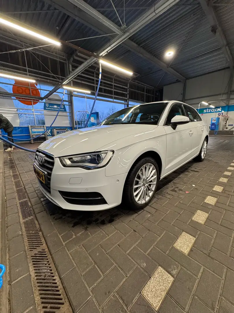 Audi A3 Sportback 1.4 TFSI CoD Ambiente Pro Line plus - 2