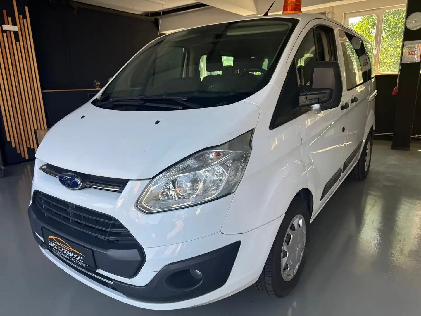Ford Tourneo Custom 2.0 TDCi KAT 9 SITZER Blanc - 1