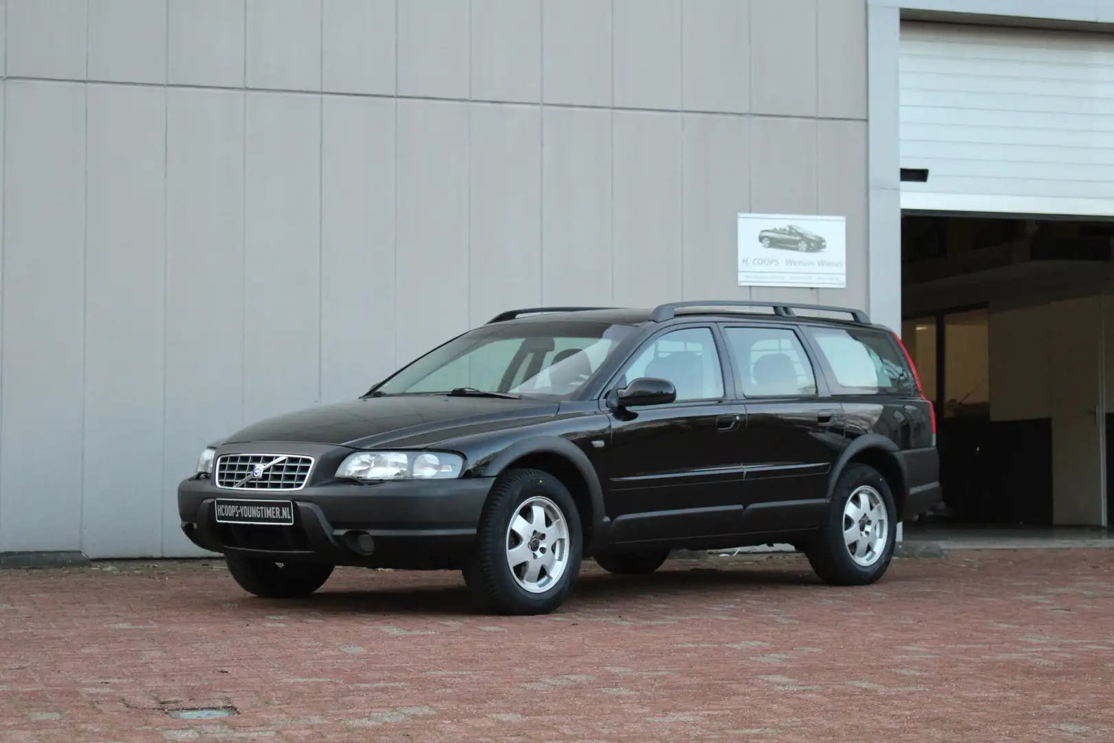 Volvo XC70 2.4 T AWD YOUNGTIMER incl. 21% BTW Black - 2