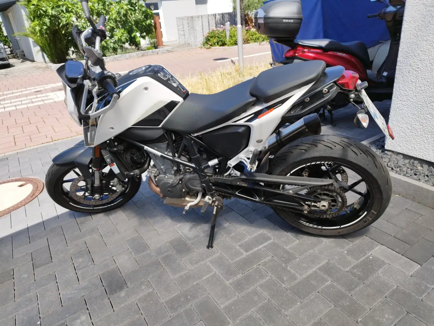 KTM 690 Duke Blanc - 1