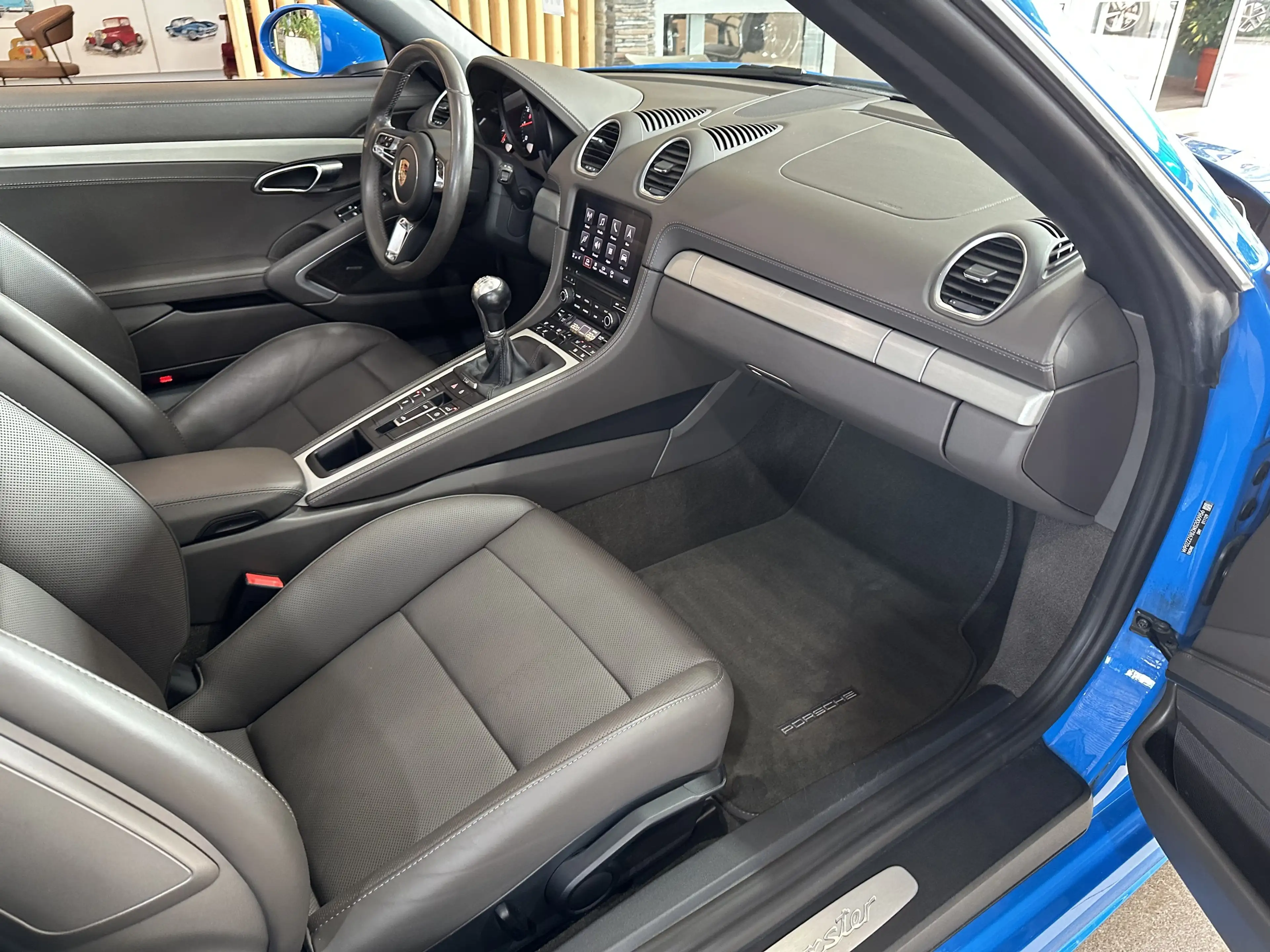 Porsche Boxster 718 Leder BOSE R.Cam Navi Sitzbelüftung — photo 15