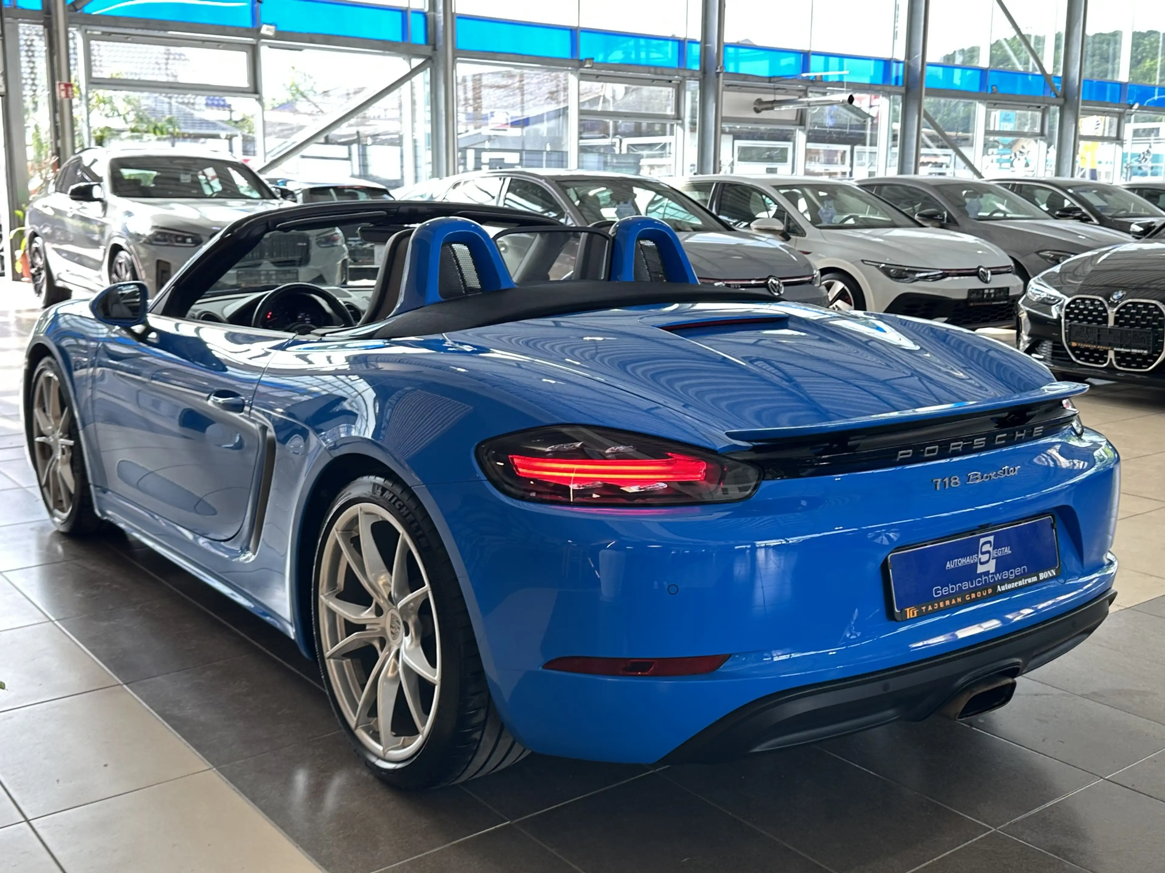 Porsche Boxster 718 Leder BOSE R.Cam Navi Sitzbelüftung — photo 4
