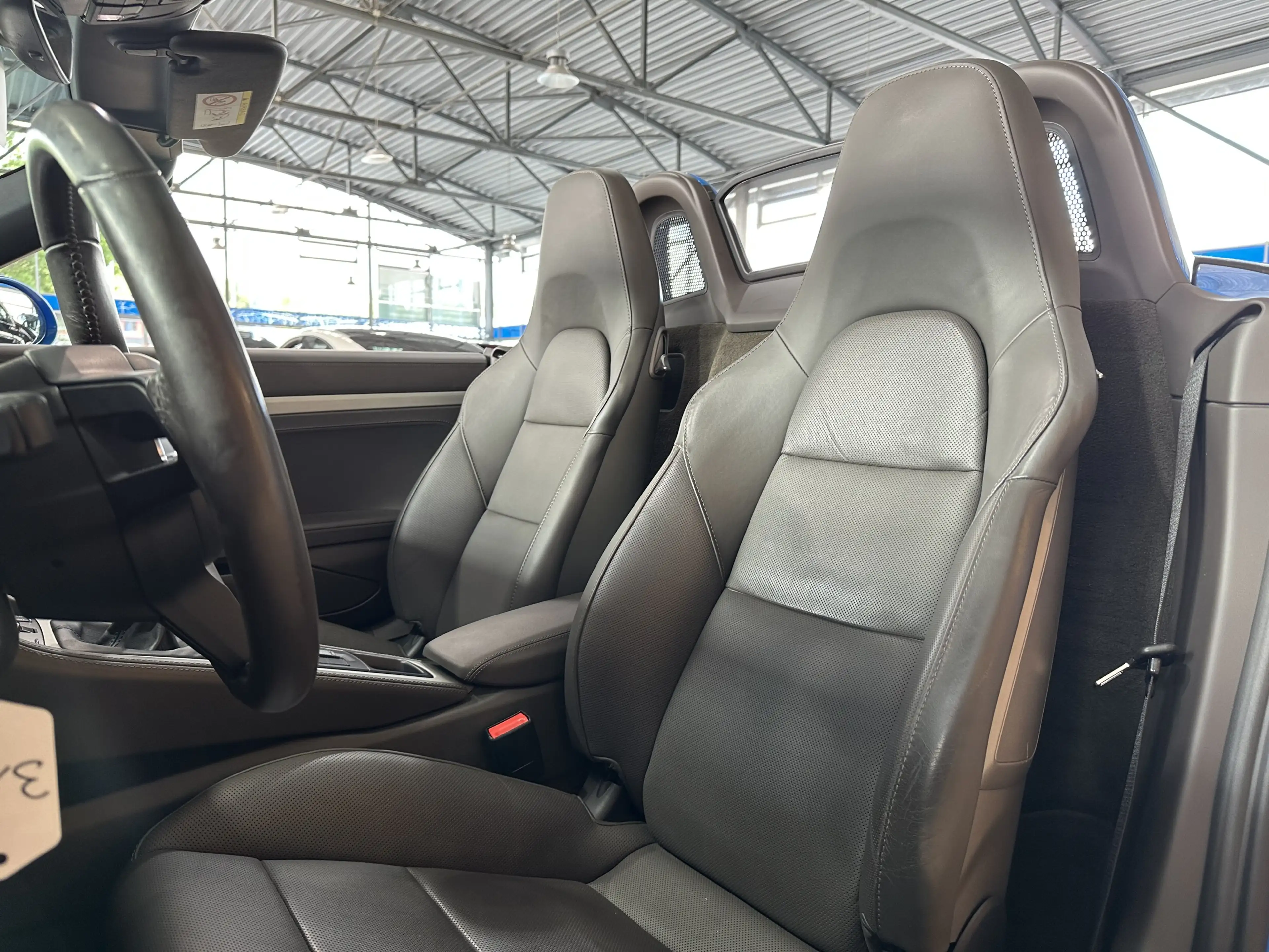 Porsche Boxster 718 Leder BOSE R.Cam Navi Sitzbelüftung — photo 9