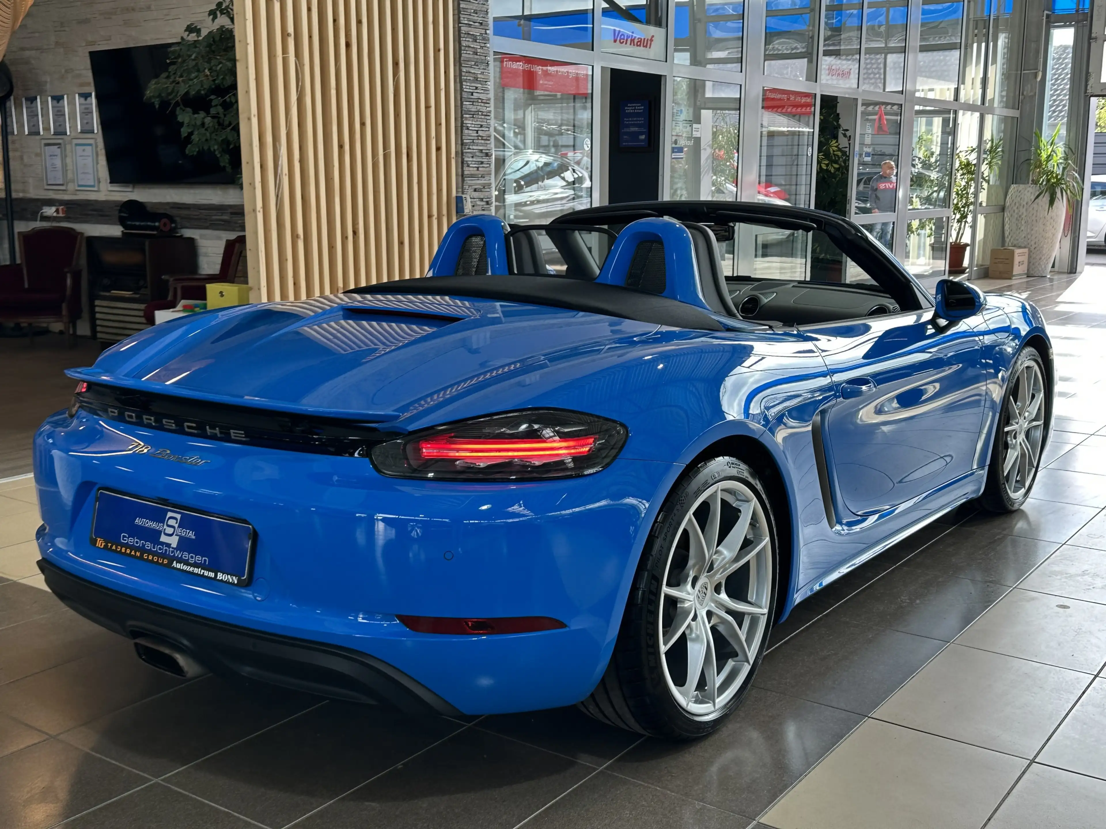 Porsche Boxster 718 Leder BOSE R.Cam Navi Sitzbelüftung — photo 7