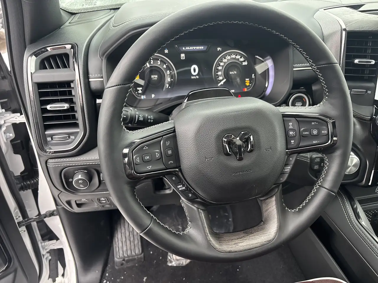 RAM 1500 снимка RAM 1500
