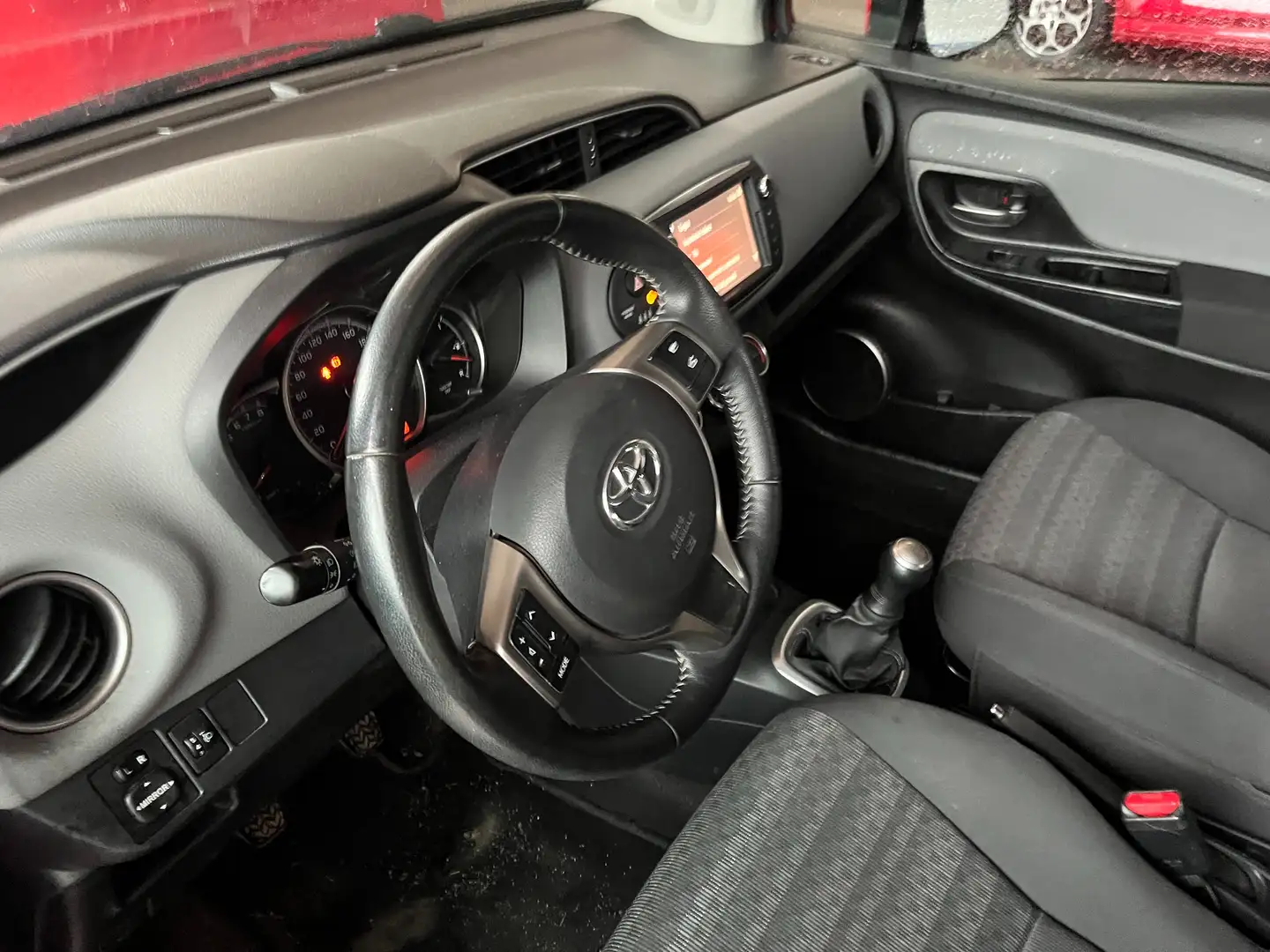 Toyota Yaris Yaris III 2015 5p 1.0 Active my16 Rosso - 2
