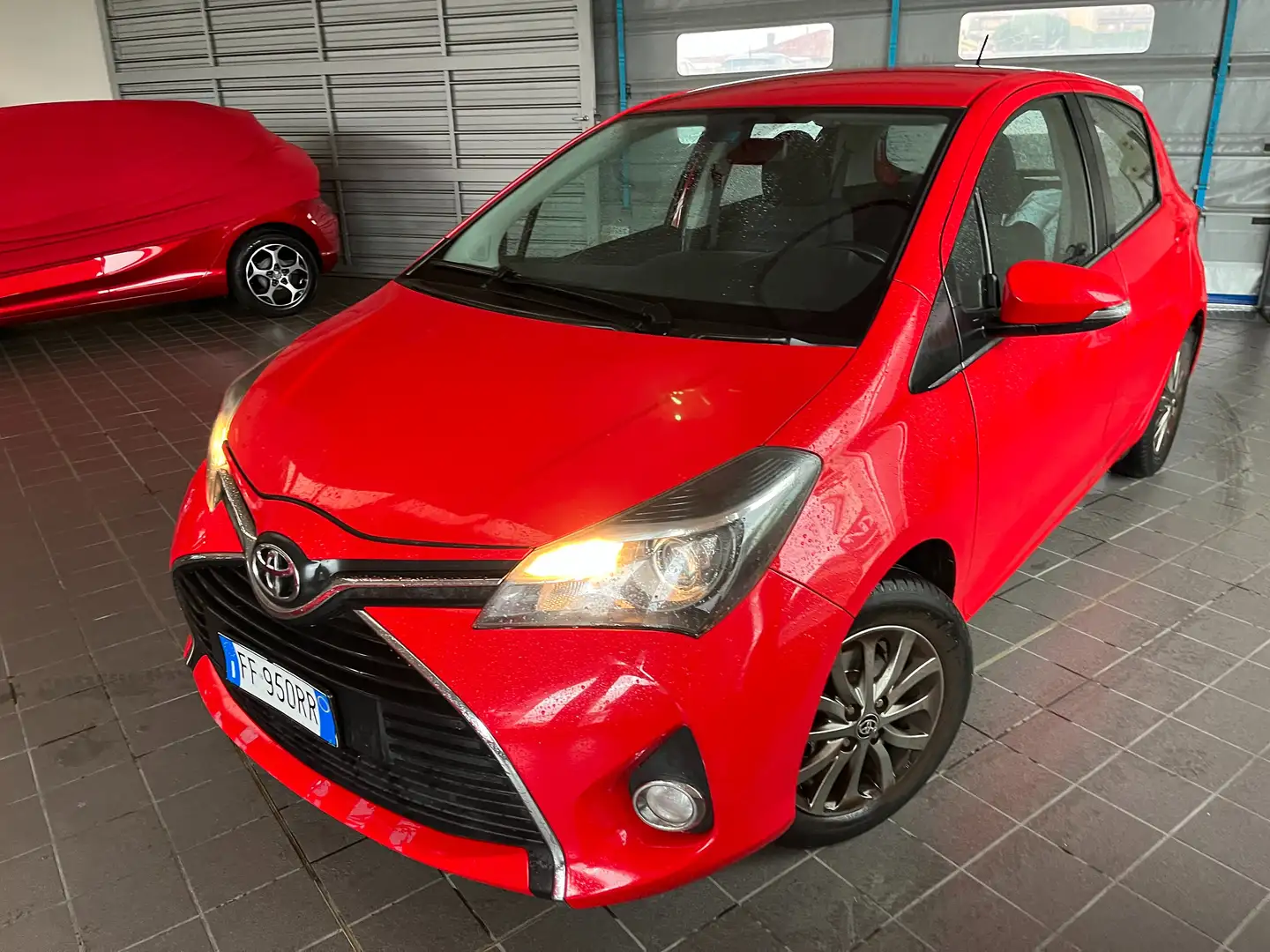 Toyota Yaris Yaris III 2015 5p 1.0 Active my16 Rosso - 1