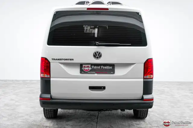 Volkswagen Transporter view 16