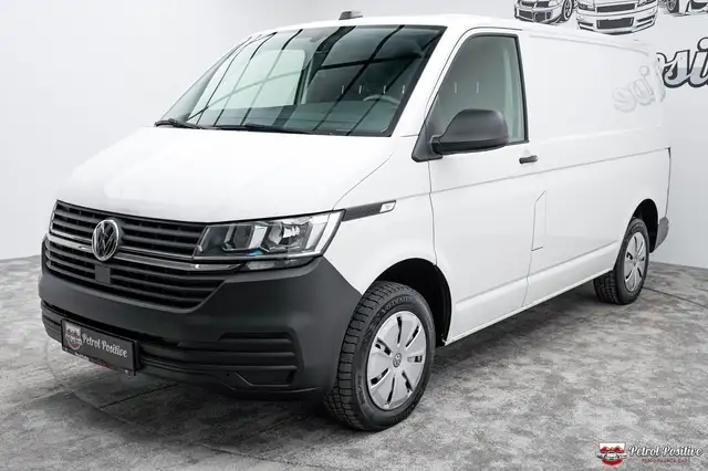 Volkswagen Transporter view 10
