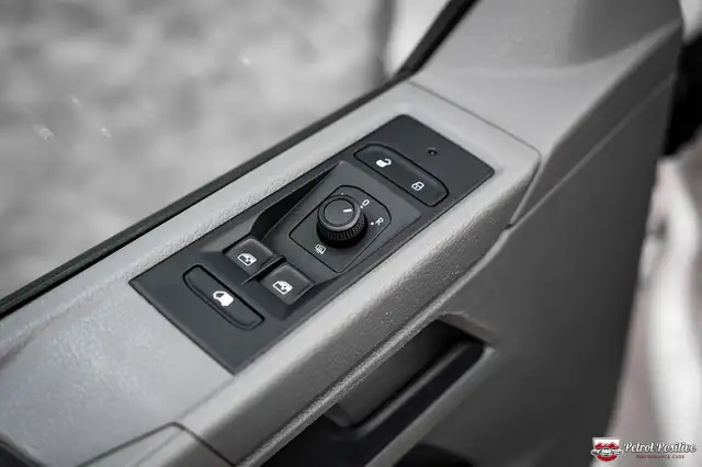 Volkswagen Transporter view 28