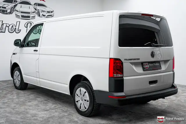 Volkswagen Transporter view 18