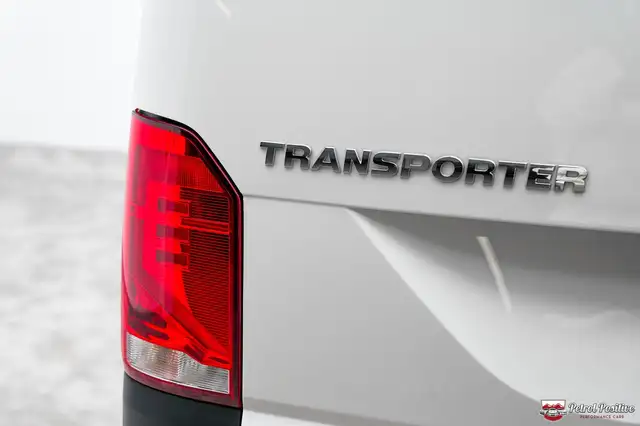 Volkswagen Transporter view 17
