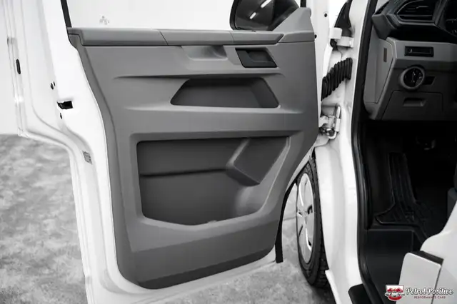 Volkswagen Transporter view 24