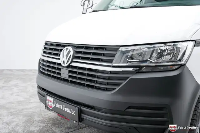 Volkswagen Transporter view 5
