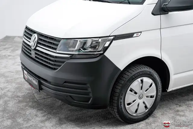 Volkswagen Transporter view 2