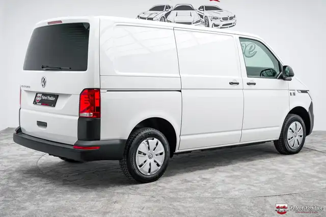 Volkswagen Transporter view 15