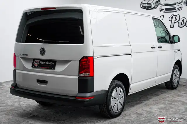Volkswagen Transporter view 19