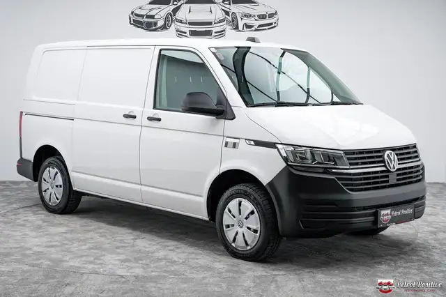 Volkswagen Transporter view 11