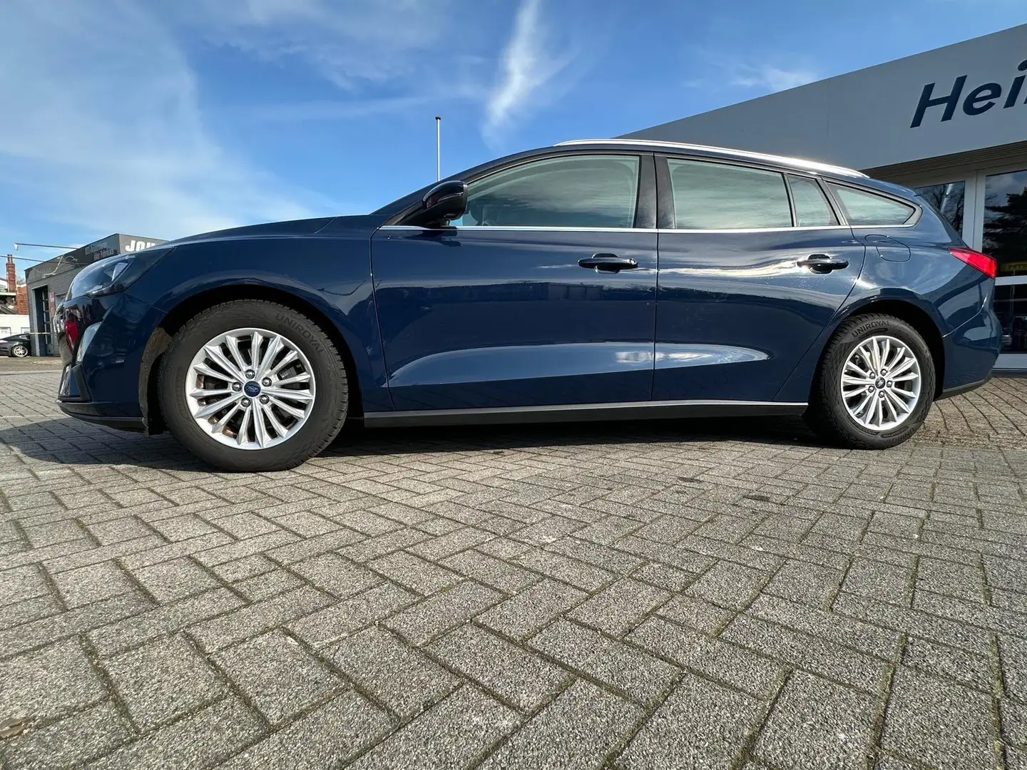 Ford Focus Titanium Blau - 1
