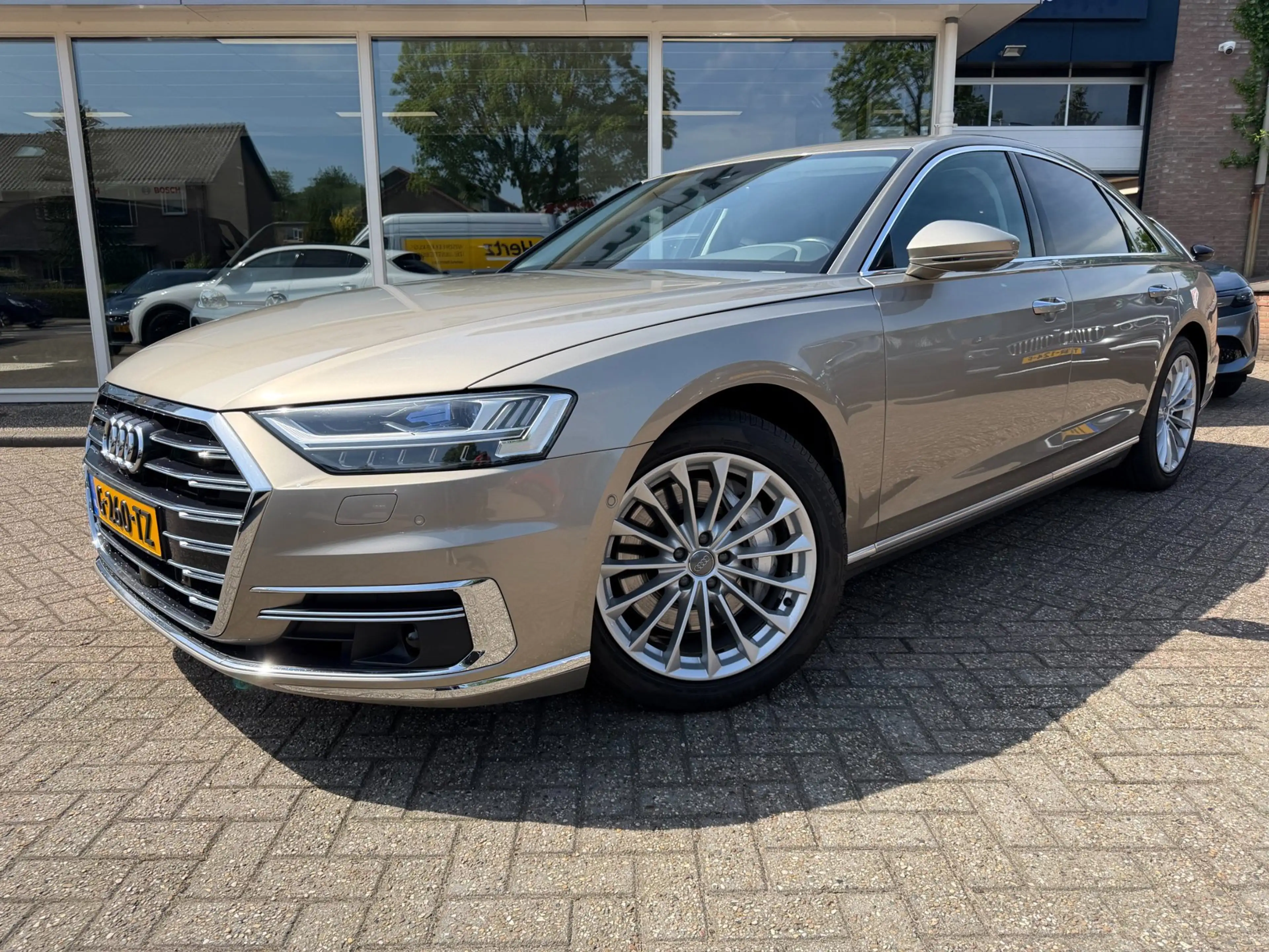 Audi A8 55 TFSI quattro Pro Line Plus — photo 2