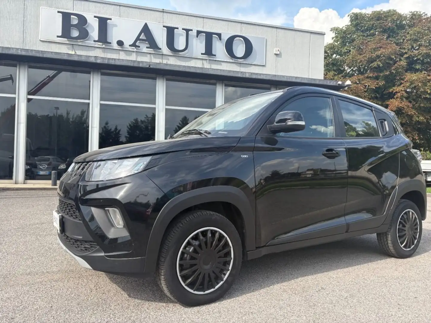 Mahindra KUV100 1.2 VVT K6+ Noir - 1