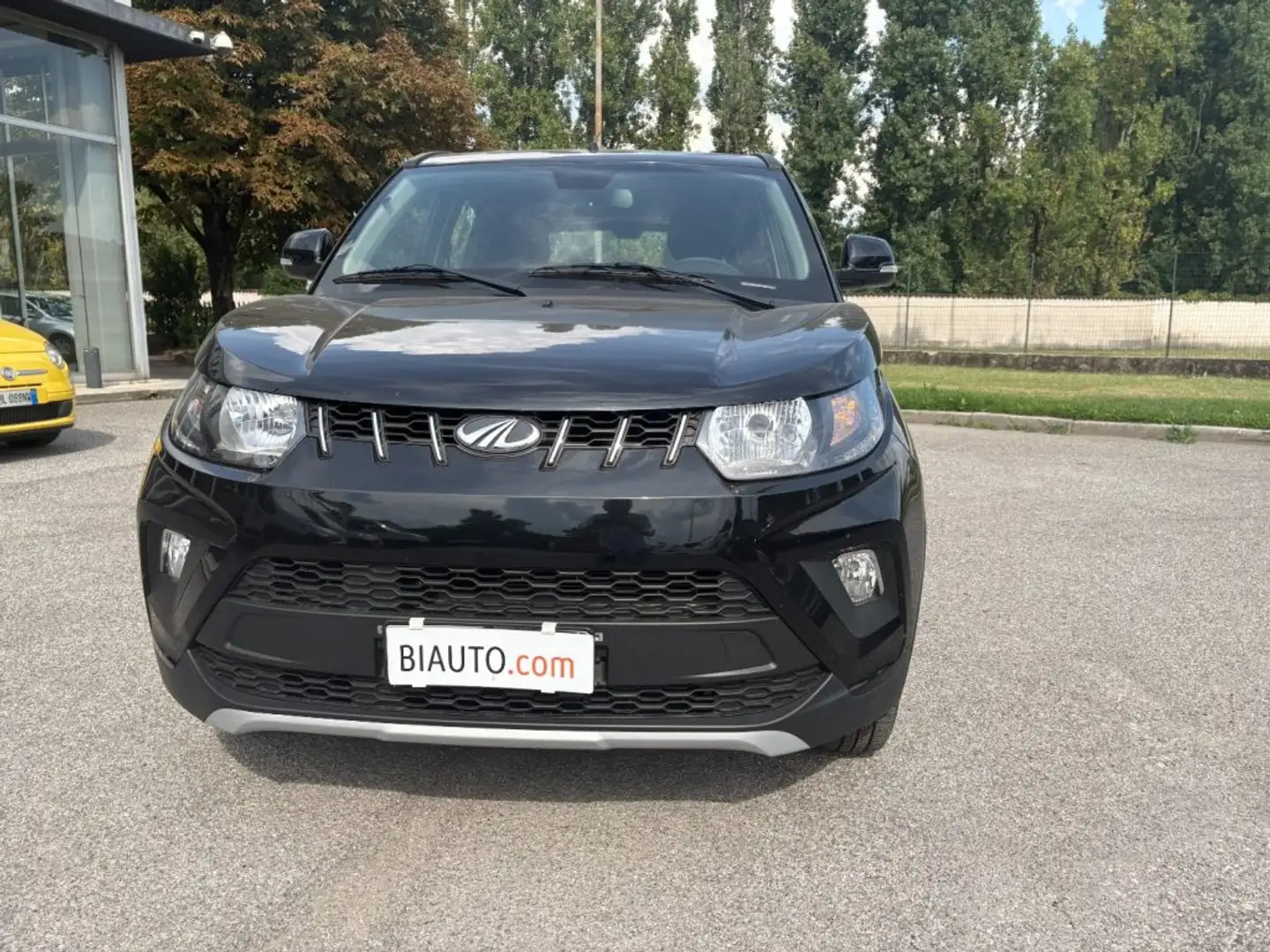 Mahindra KUV100 1.2 VVT K6+ Noir - 2