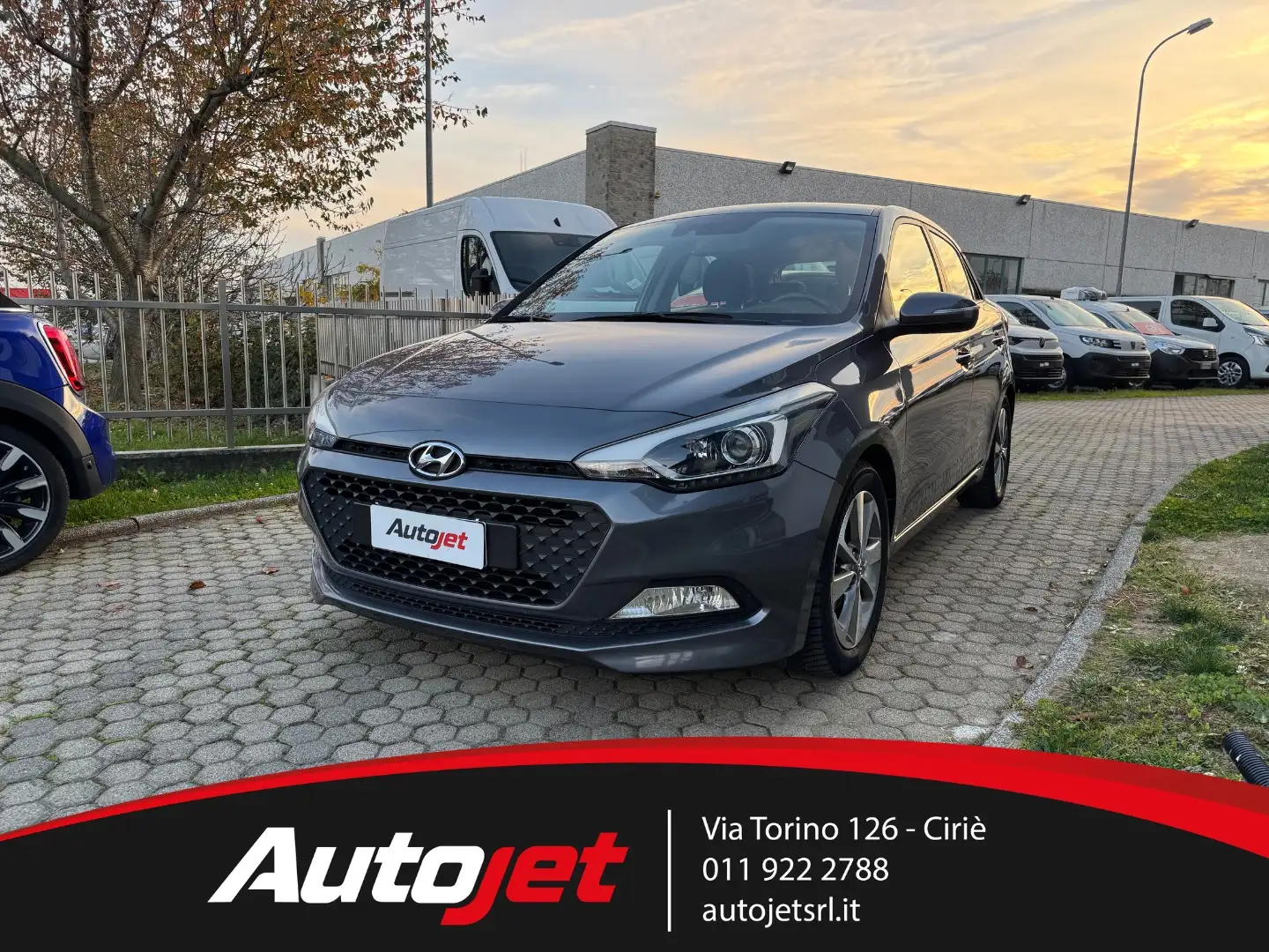 Hyundai i20 i20 5p 1.2 84cv Gris - 1