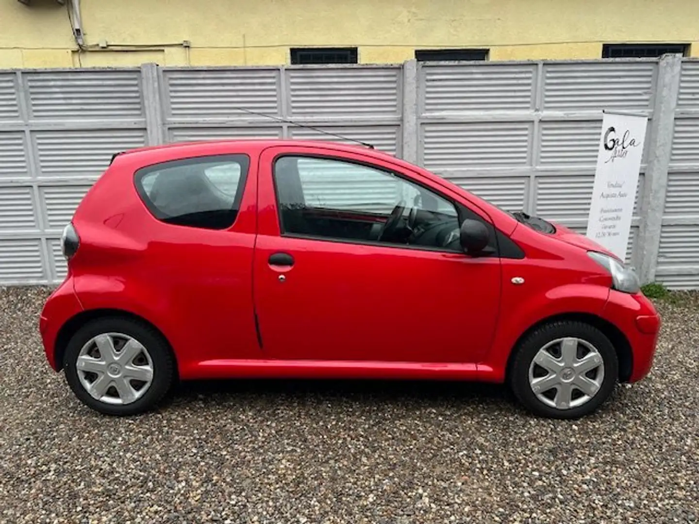 Toyota Aygo Aygo I 2011 3p 1.0 Sol Red Edition Rouge - 2