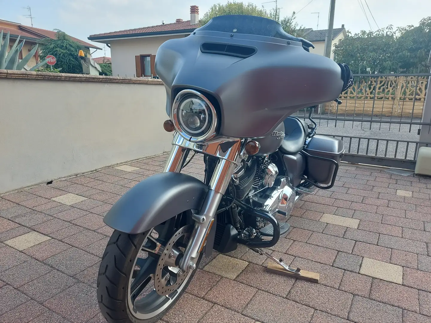 Harley-Davidson Street Glide Classic Grigio - 1