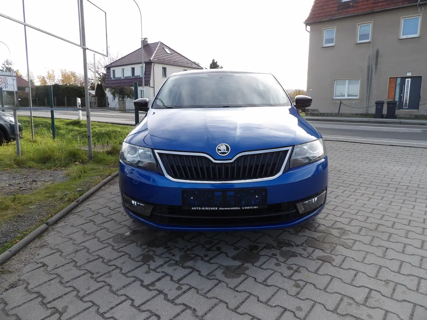 Skoda Rapid/Spaceback Style Plus Automatik PDC Alu. Klima Sitzheiz. Blauw - 2