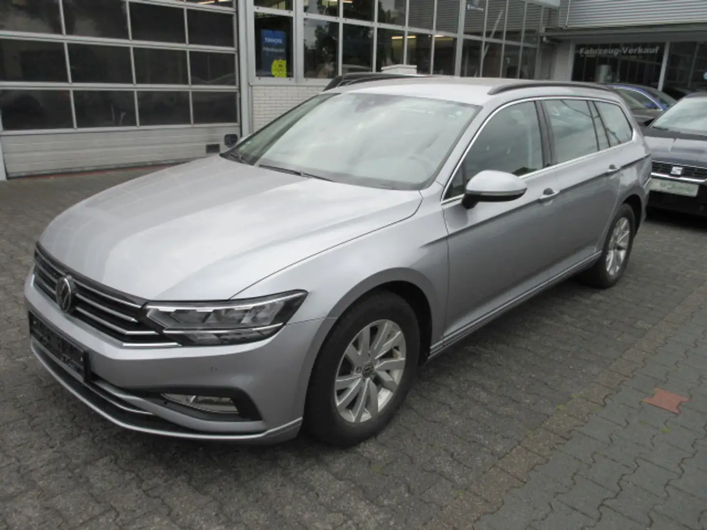 Volkswagen Passat Variant Business 2.0 TDI DSG NAVI AHK KAMERA ALU APS SITZHEIZUNG CLIMATRONIC ACC Argent - 1