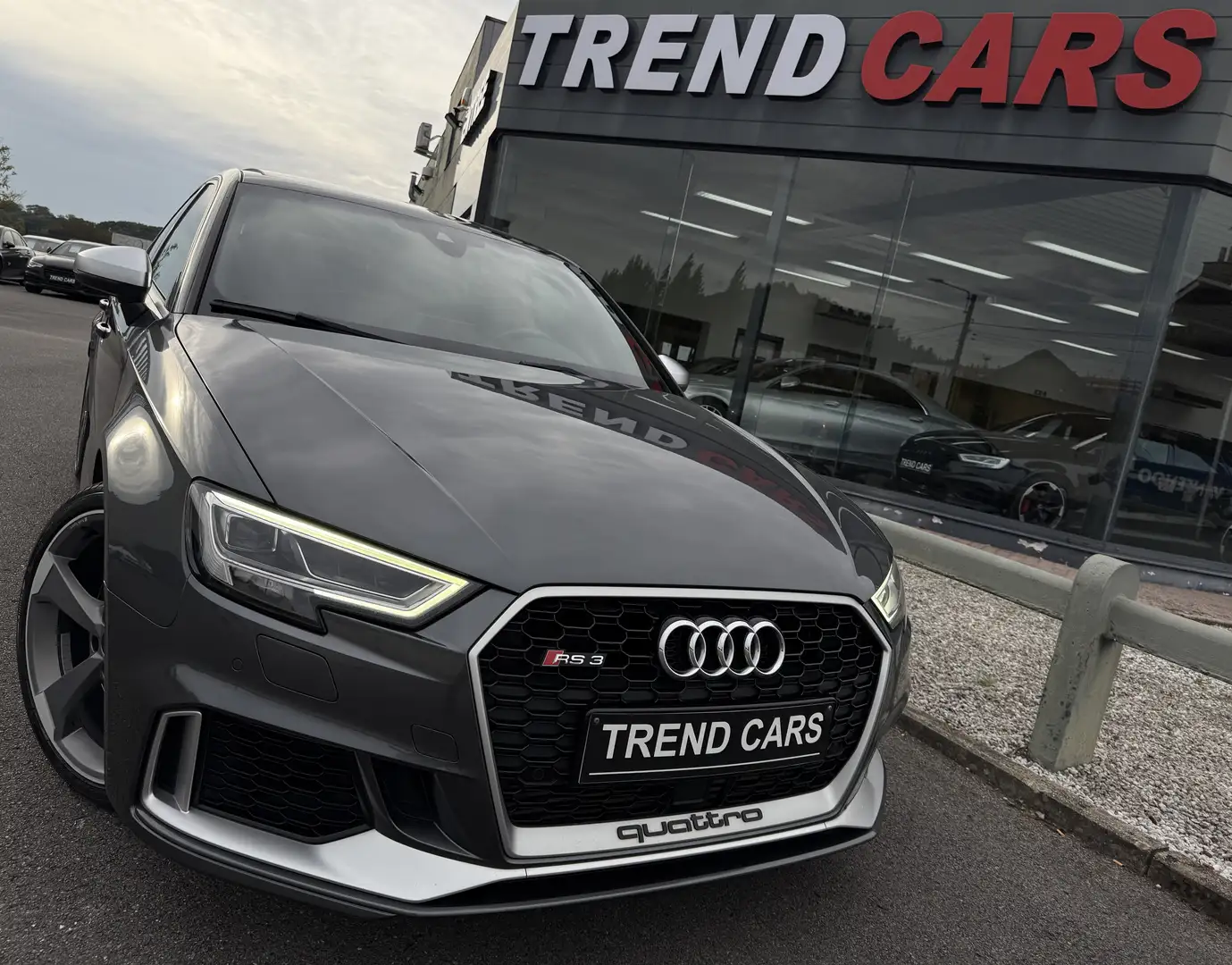 Audi RS3 SPORTBACK 2.5TFSI QUATTRO AUTO. TOIT PANO B&O CUIR Grijs - 1
