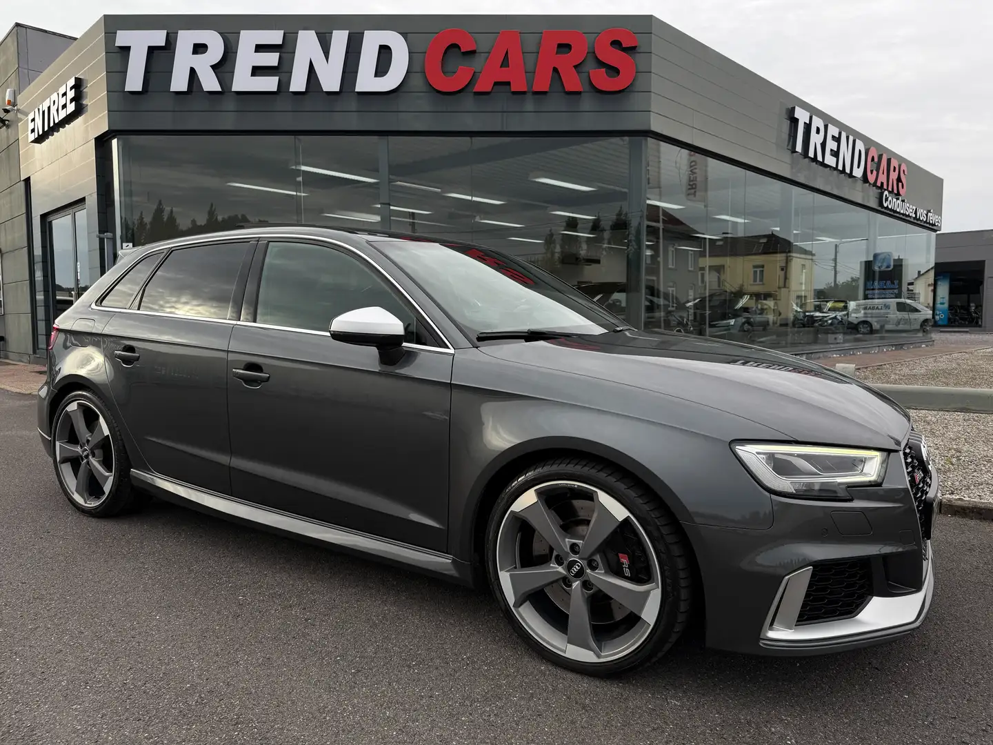 Audi RS3 SPORTBACK 2.5TFSI QUATTRO AUTO. TOIT PANO B&O CUIR Grijs - 2